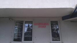 Litere volumetrice ieftine, decor geam cu autocolant cutterat (decupat)